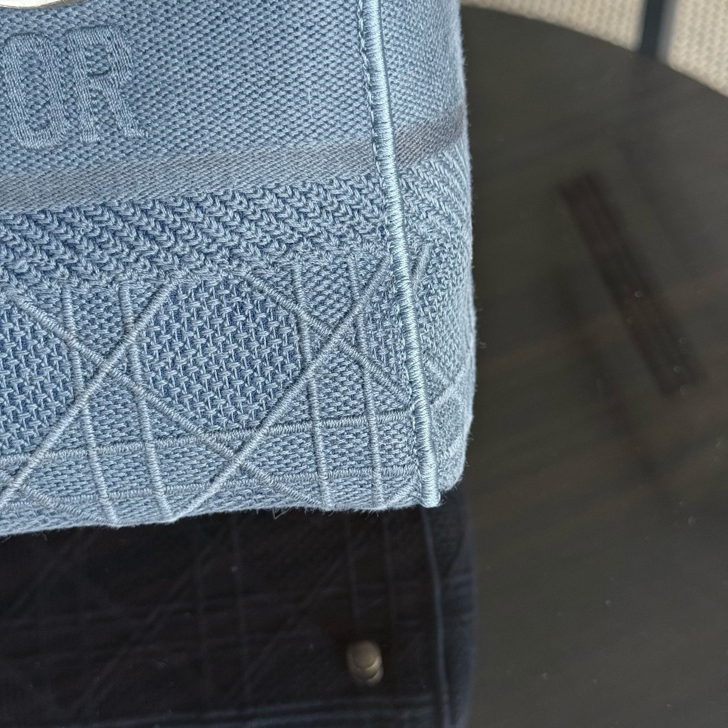 Lady D-Lite - Cannage brodé bleu denim clair avec accessoires dorés — Kovancy