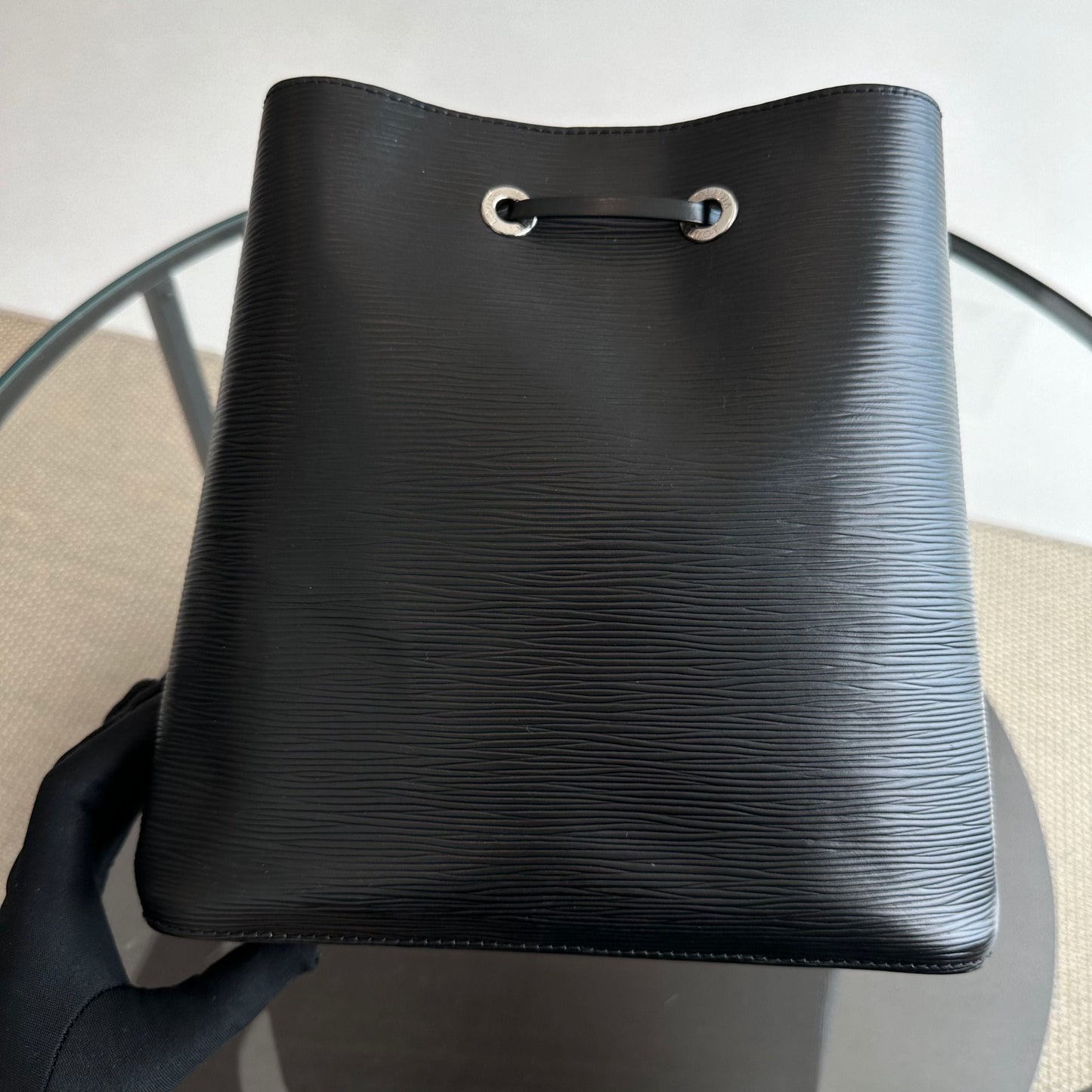 Sac seau Neo Noe MM en cuir EPI Noir SHW - Kovancy