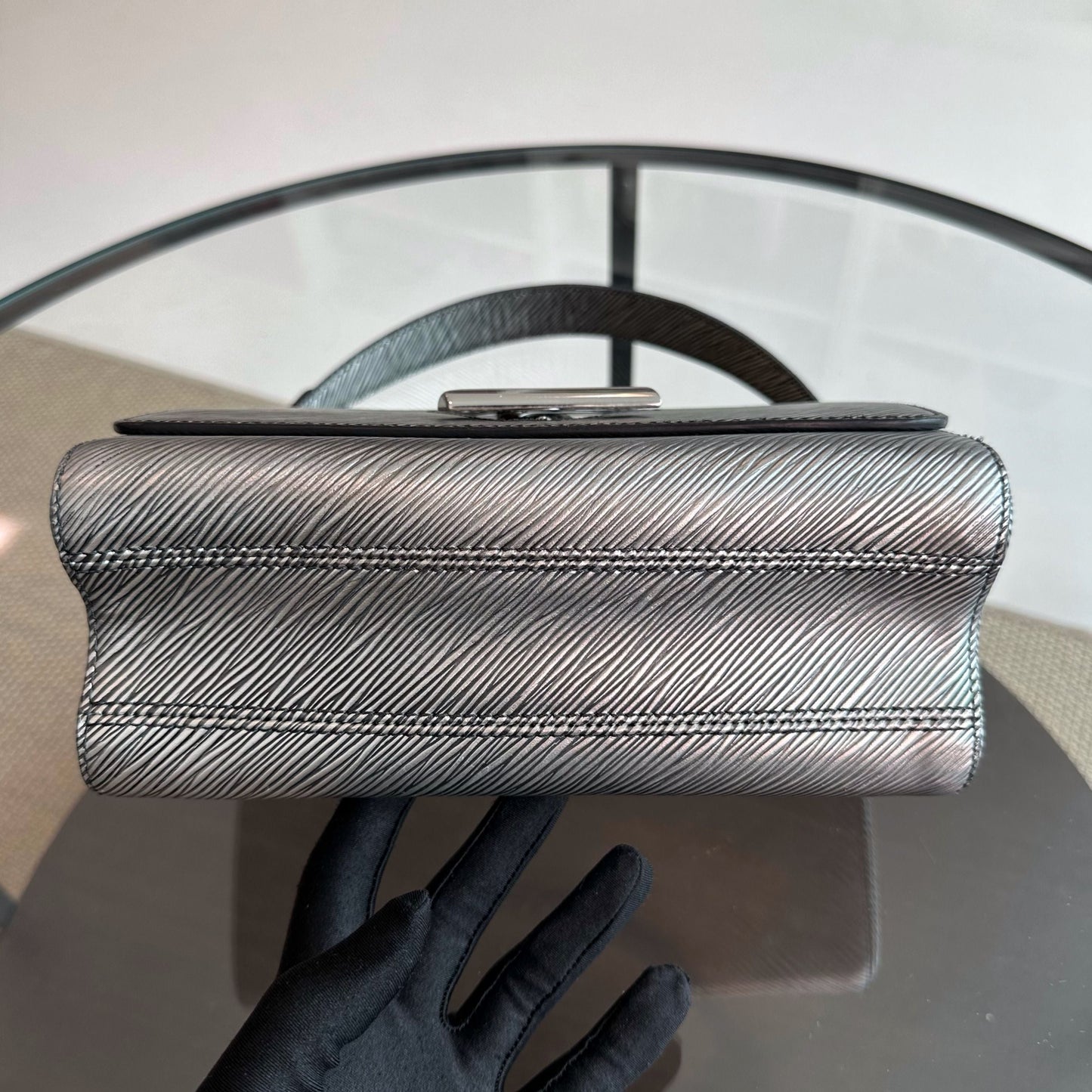 Twist MM EPI Cuir Argent GHW — Kovancy