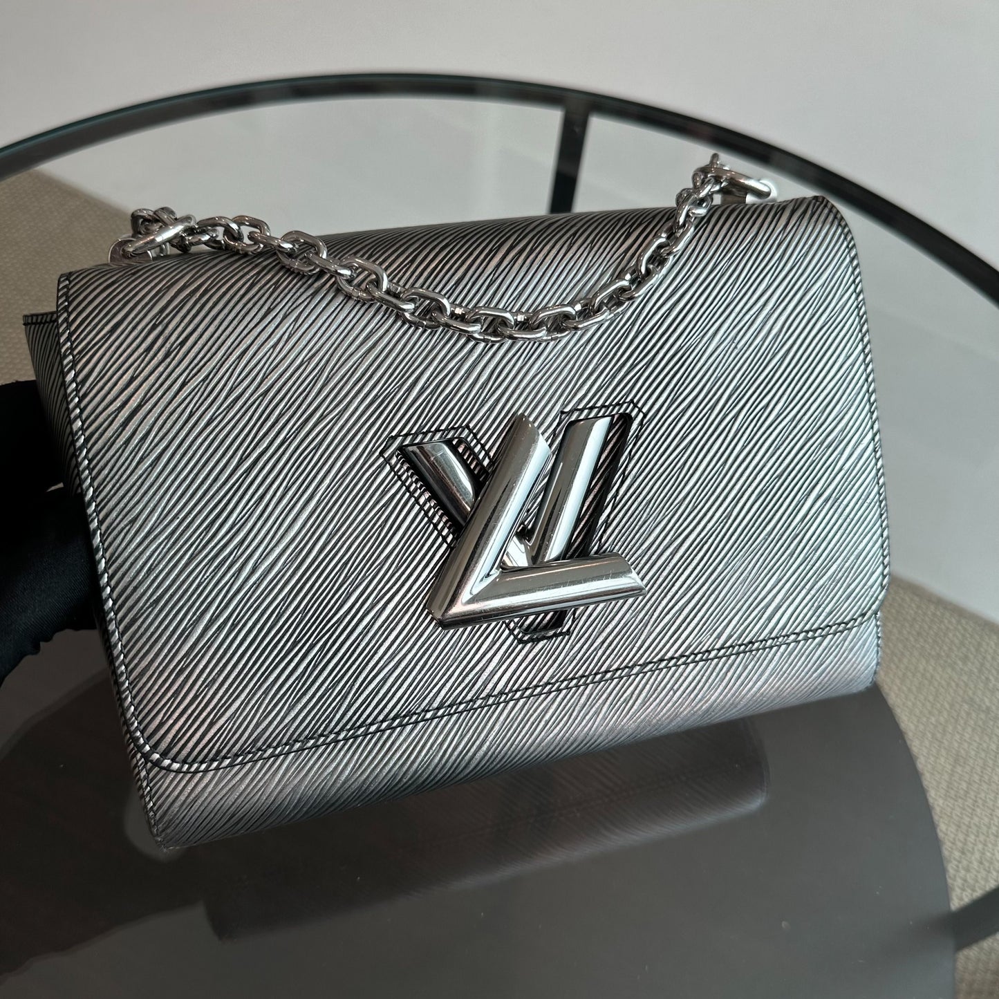 Twist MM EPI Cuir Argent GHW — Kovancy