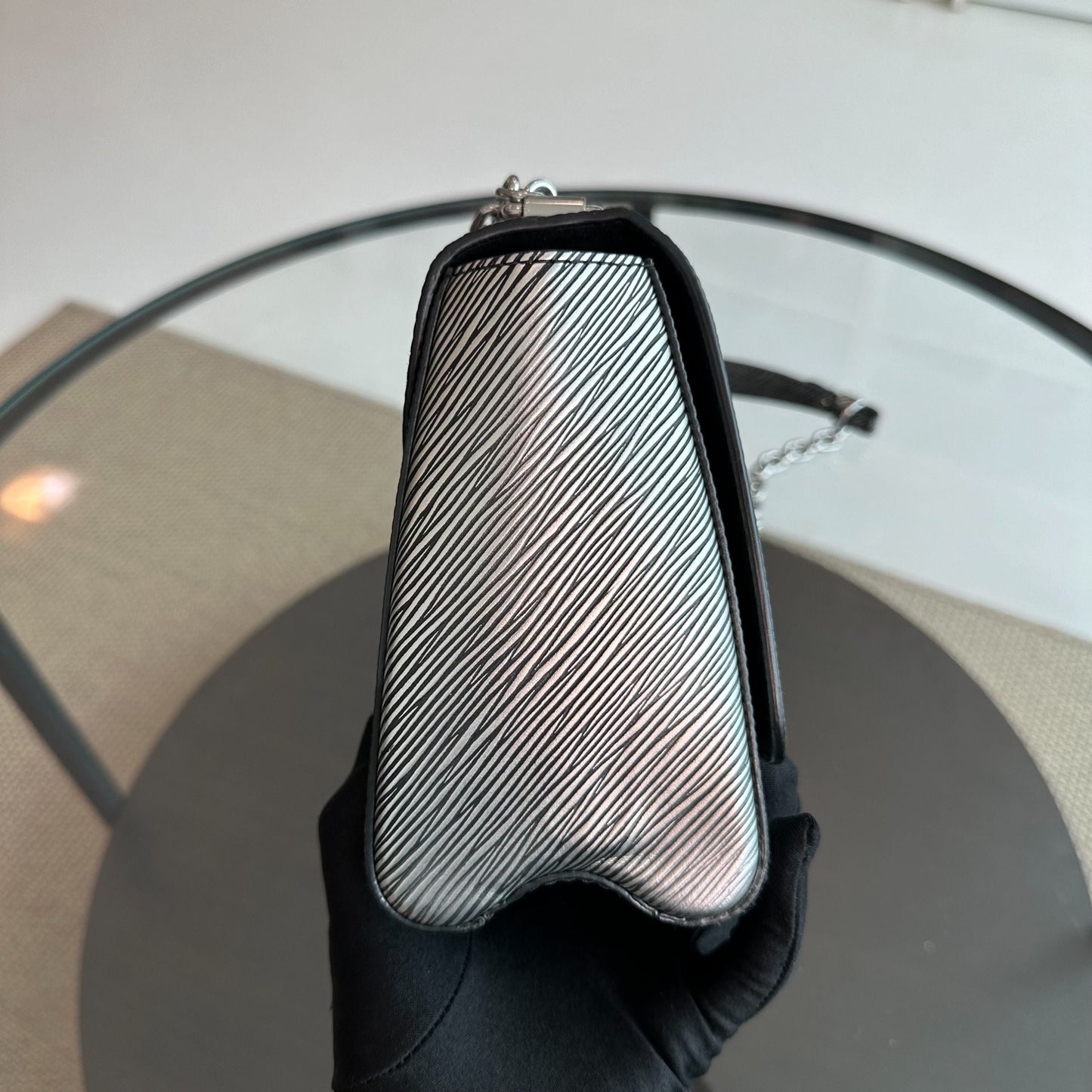 Twist MM EPI Cuir Argent GHW — Kovancy