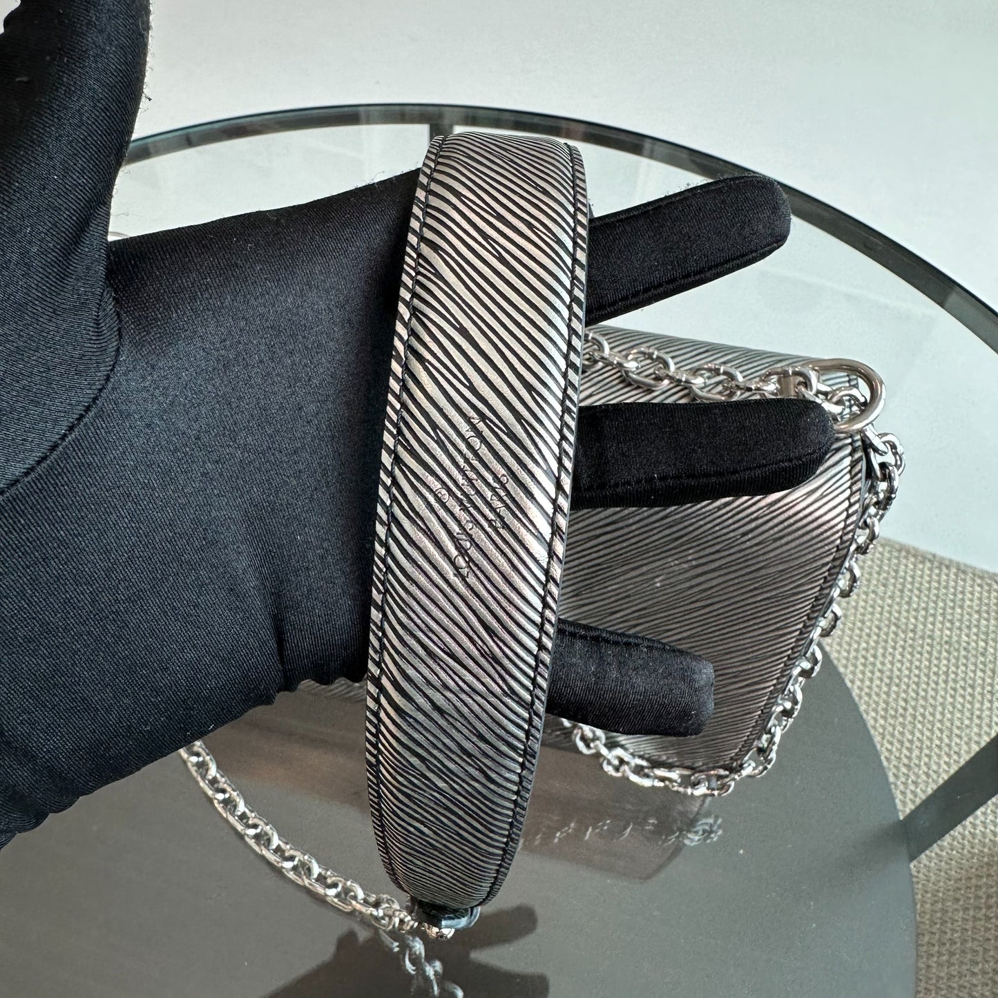 Twist MM EPI Cuir Argent GHW — Kovancy