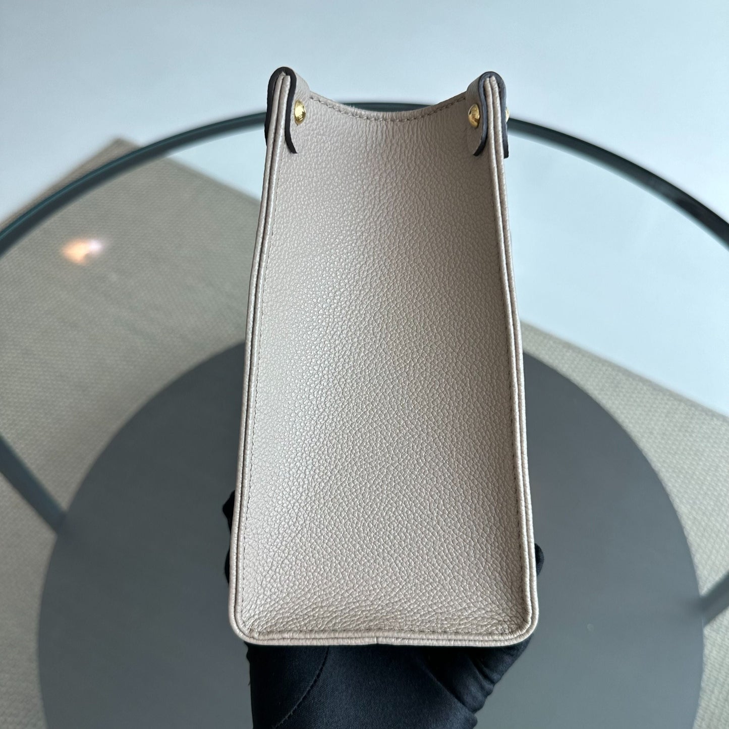 Sac bandoulière OnTheGo PM On The Go Empreinte Gris — Kovancy