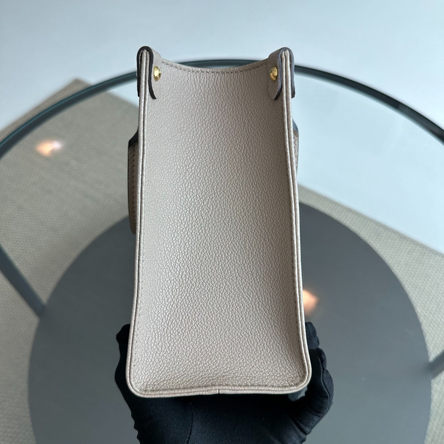 Sac bandoulière OnTheGo PM On The Go Empreinte Gris — Kovancy
