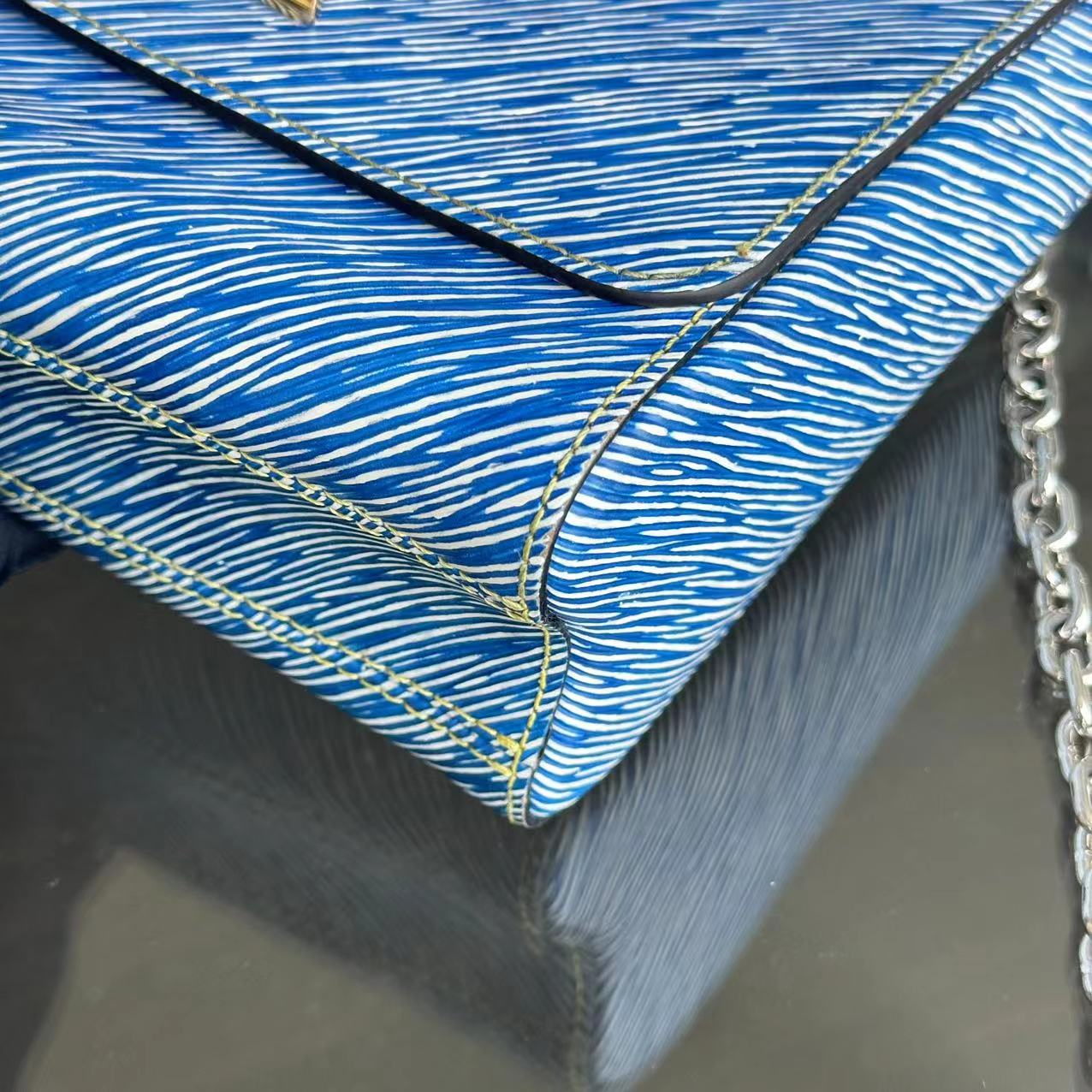 Twist MM Denim Bleu Clair Cuir EPI Métal Bicolore - Kovancy