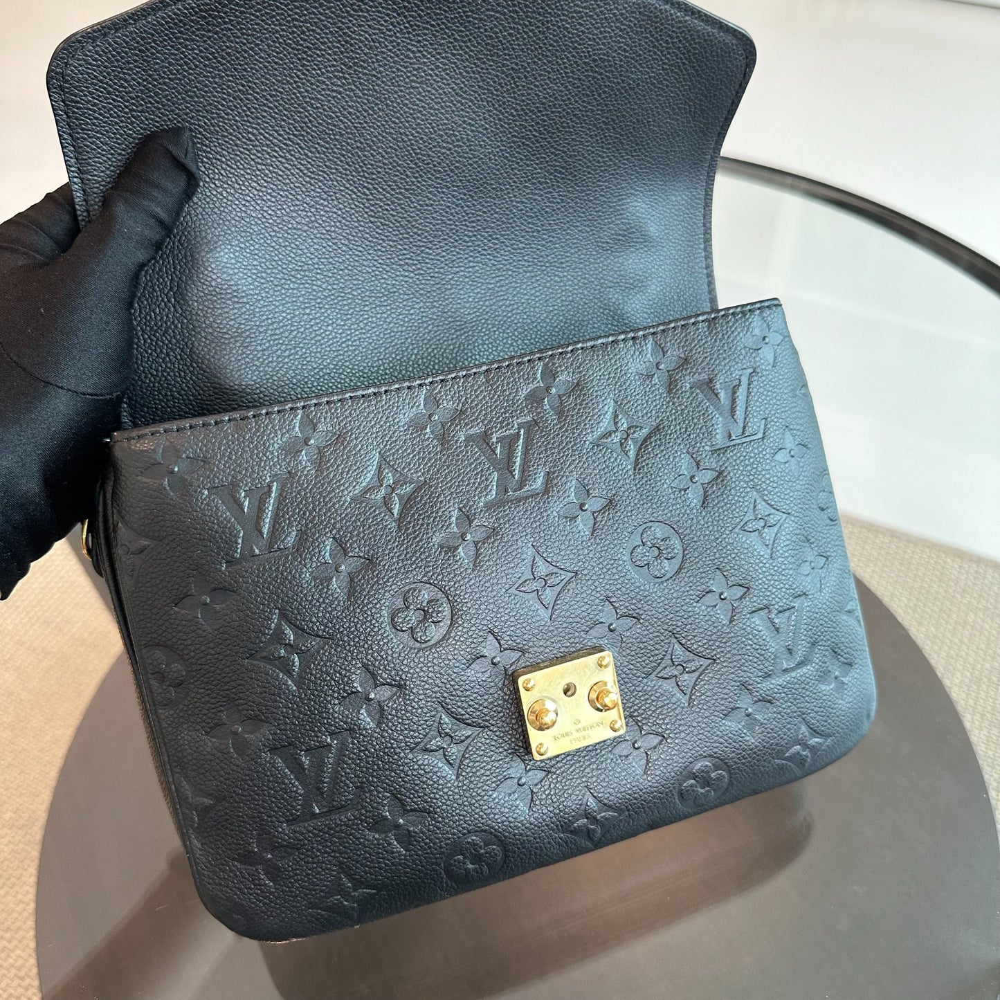 Pochette Metis MM Nior Monogram Empreinte Cuir Noir — Kovancy