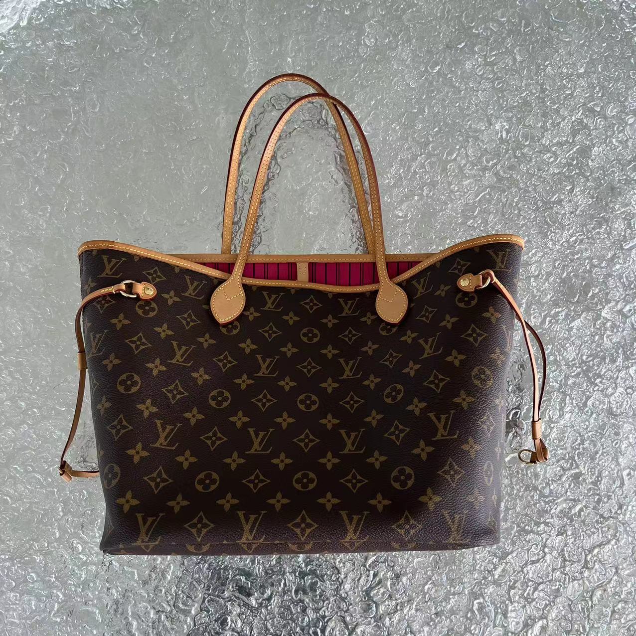 Louis Vuitton LV Neverfull MM Monogram Canvas Leather