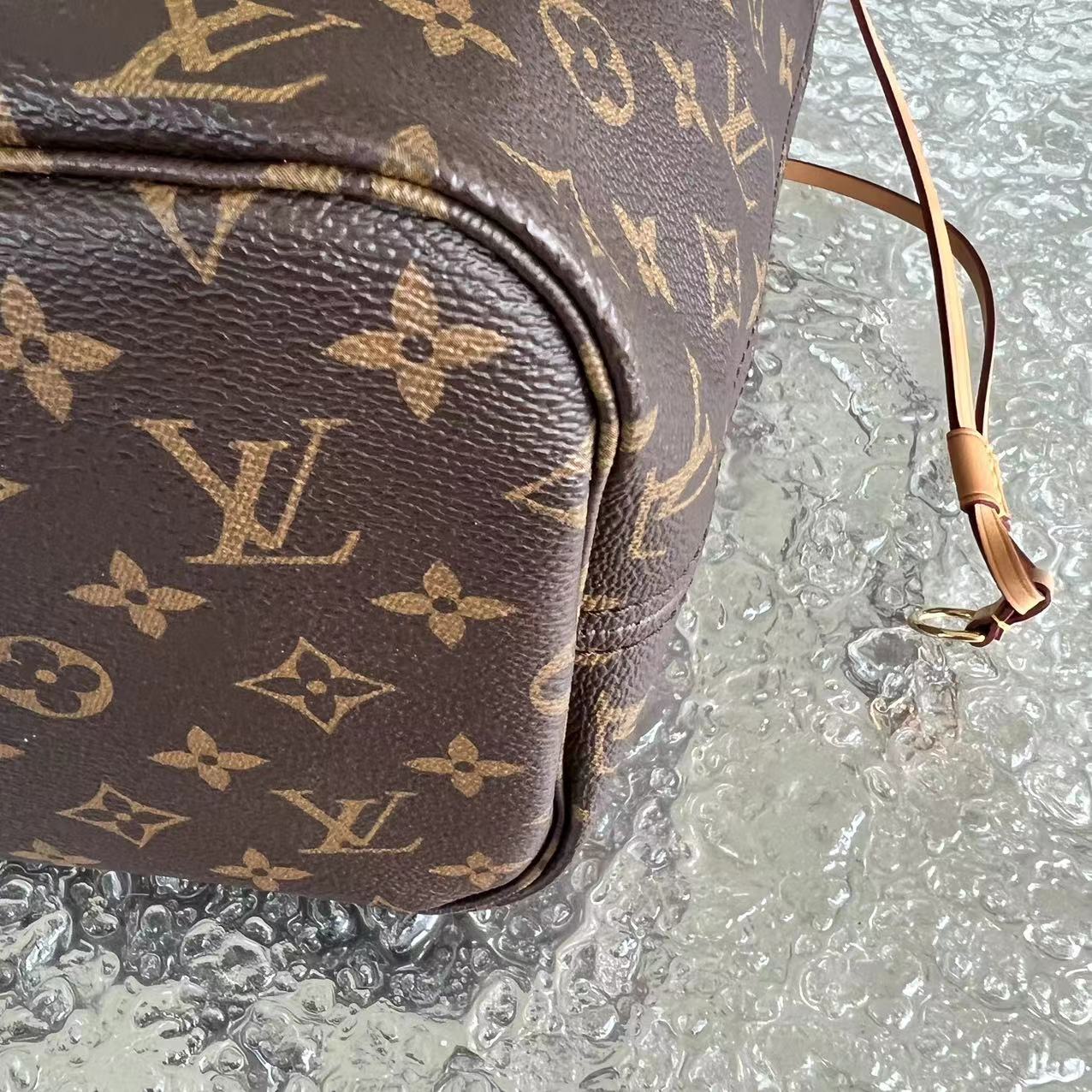 Louis Vuitton LV Neverfull MM Monogram Canvas Leather