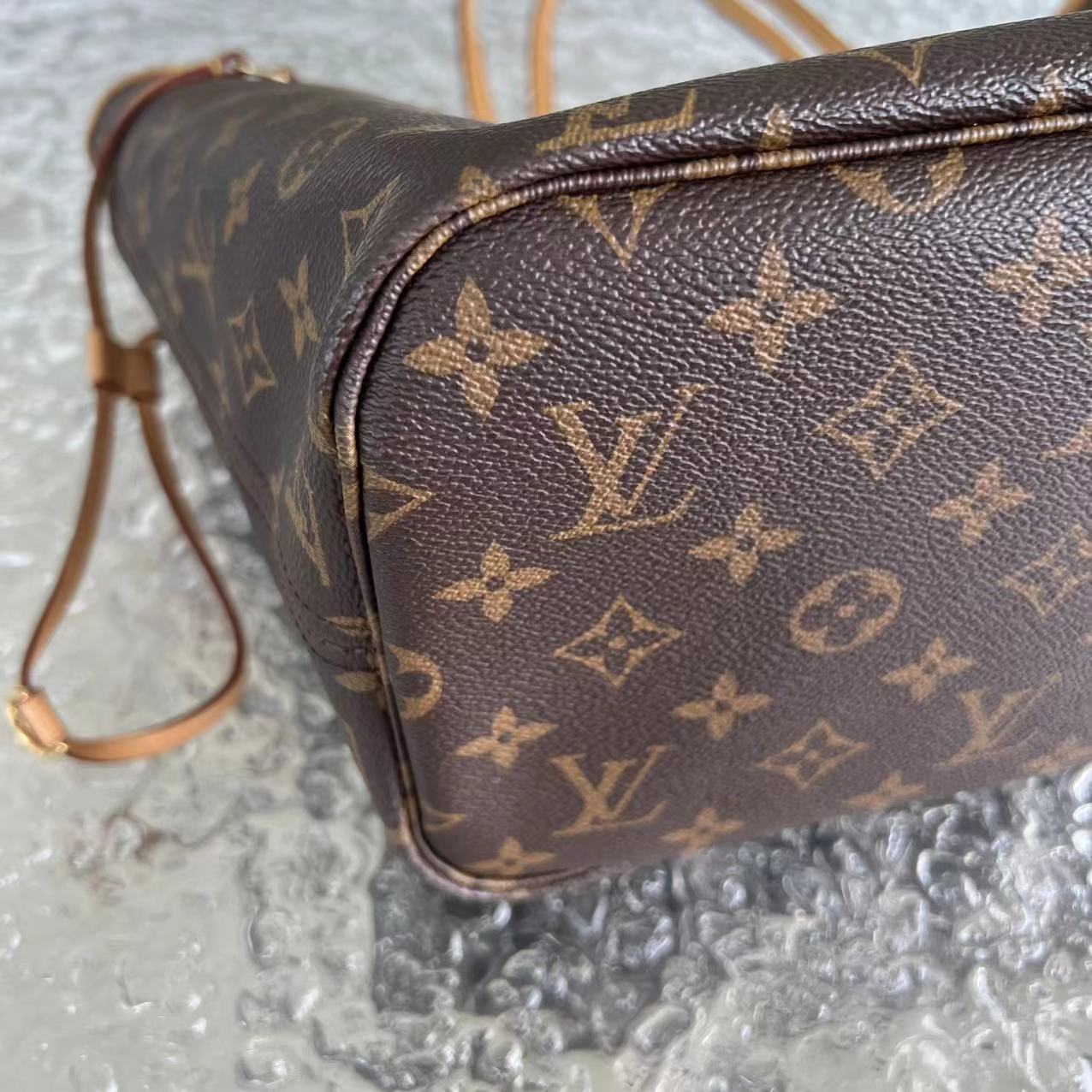 Louis Vuitton LV Neverfull MM Monogram Canvas Leather