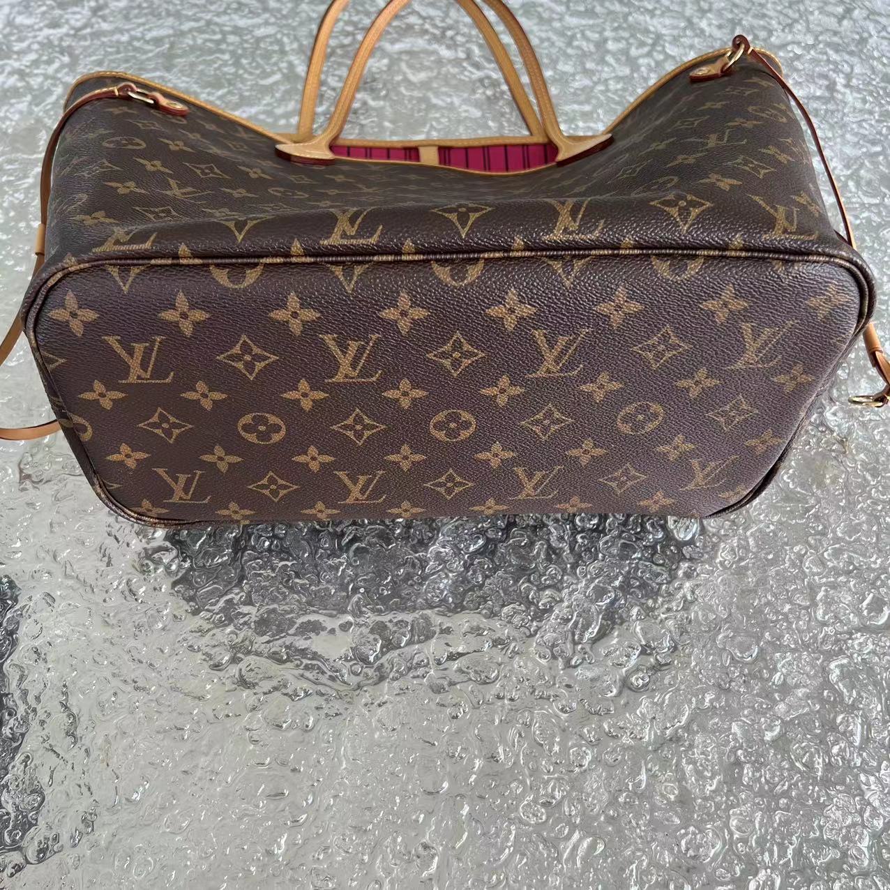 Louis Vuitton LV Neverfull MM Monogram Canvas Leather