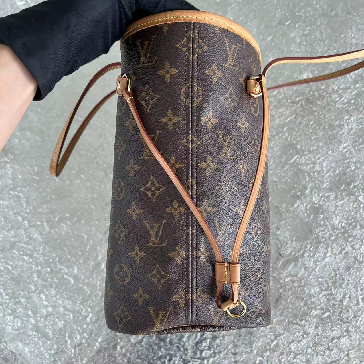 Louis Vuitton LV Neverfull MM Monogram Canvas Leather