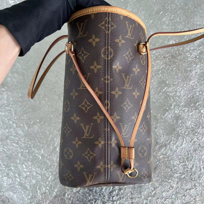 Louis Vuitton LV Neverfull MM Monogram Canvas Leather