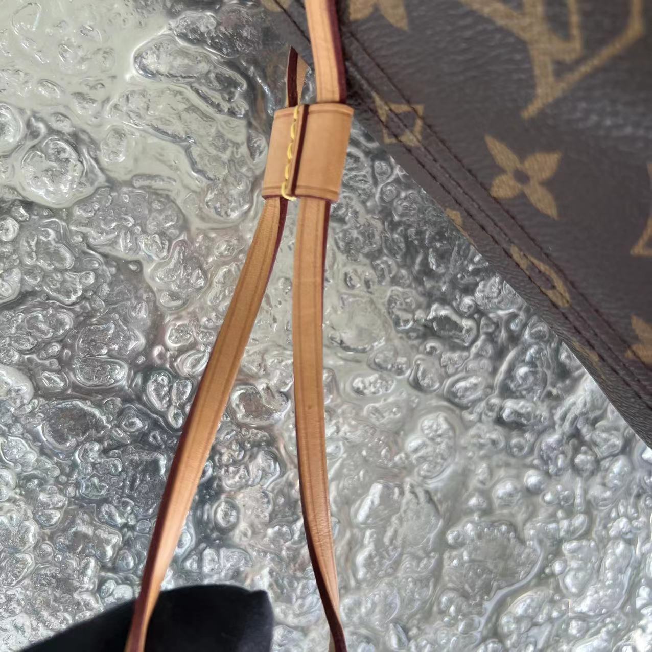 Louis Vuitton LV Neverfull MM Monogram Canvas Leather